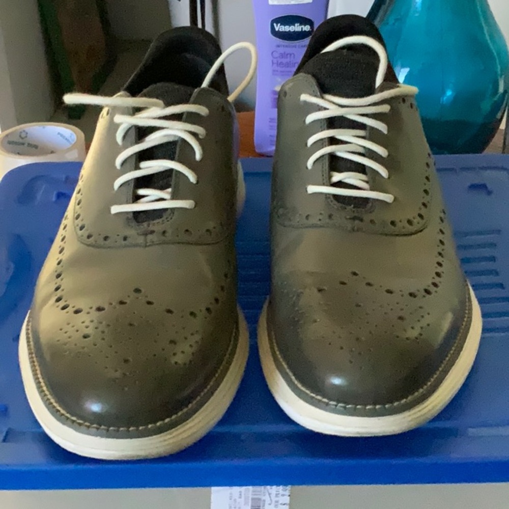 Cole haan size 11 1/2 gray wig tip.